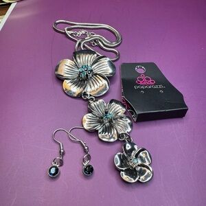 Paparazzi Silver Floral Jewelry Set